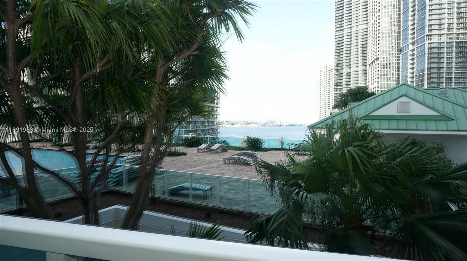 31 SE 5 ST #1210, Miami FL 33131
