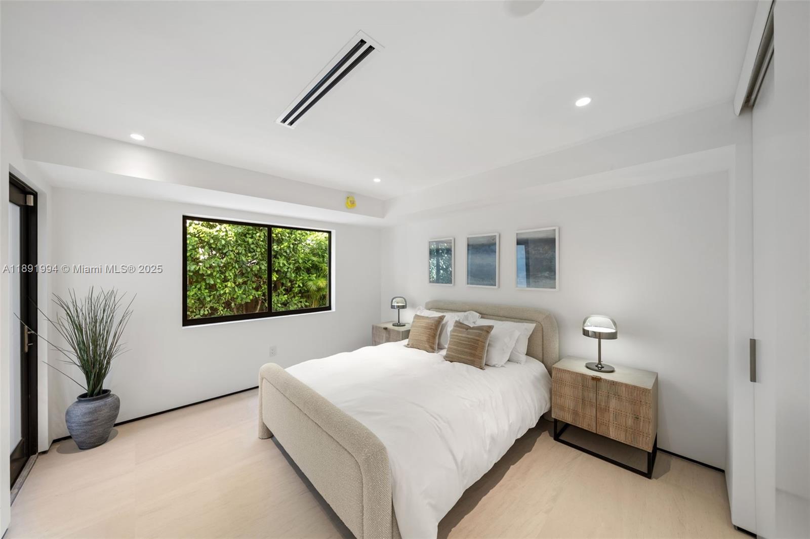 222 E Rivo Alto Dr, Miami Beach FL 33139
