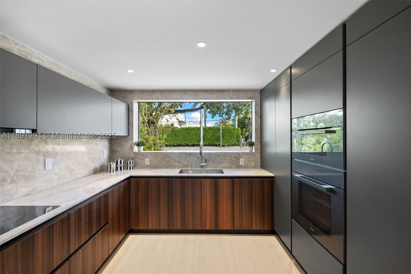 222 E Rivo Alto Dr, Miami Beach FL 33139