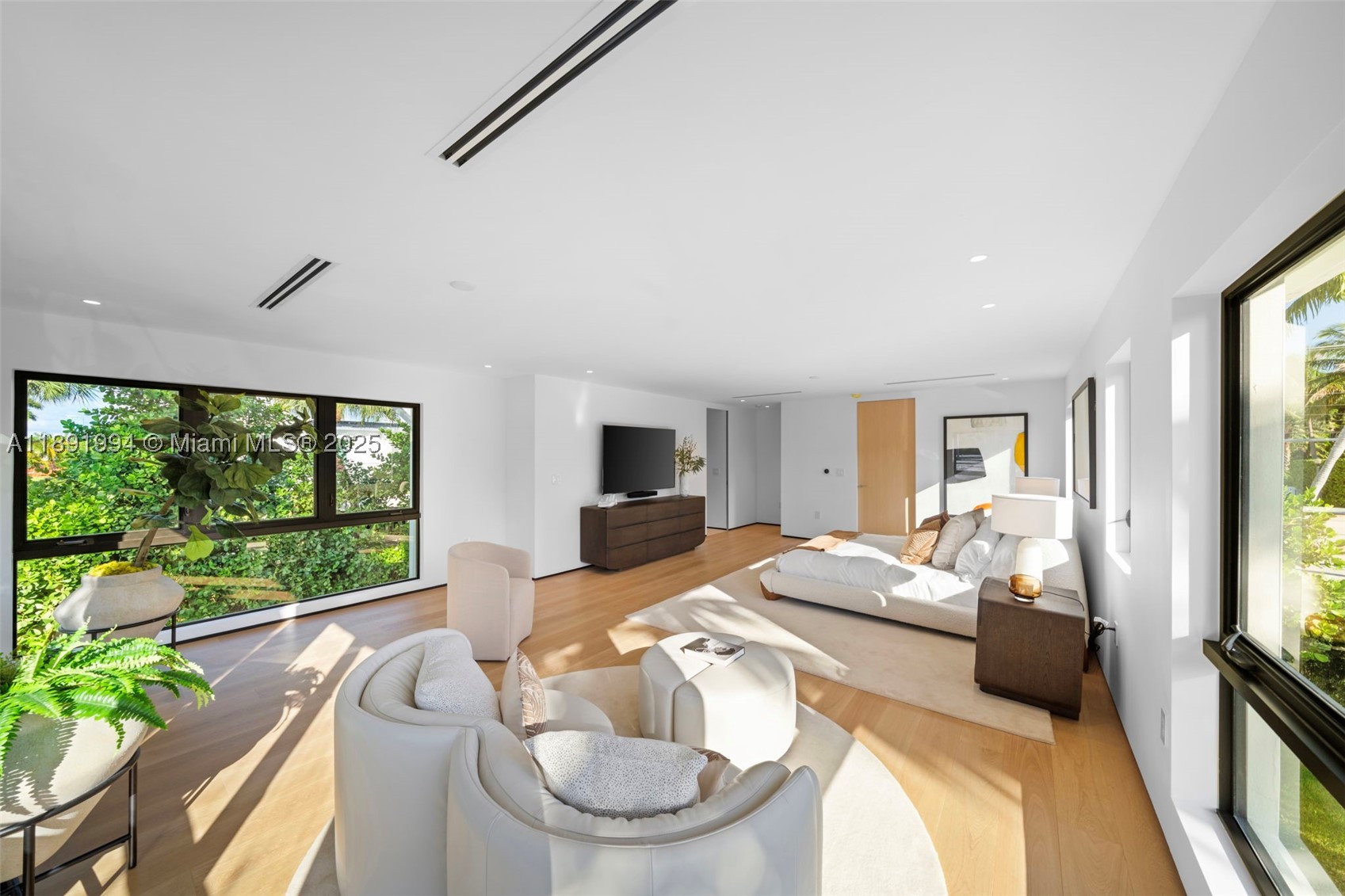 222 E Rivo Alto Dr, Miami Beach FL 33139