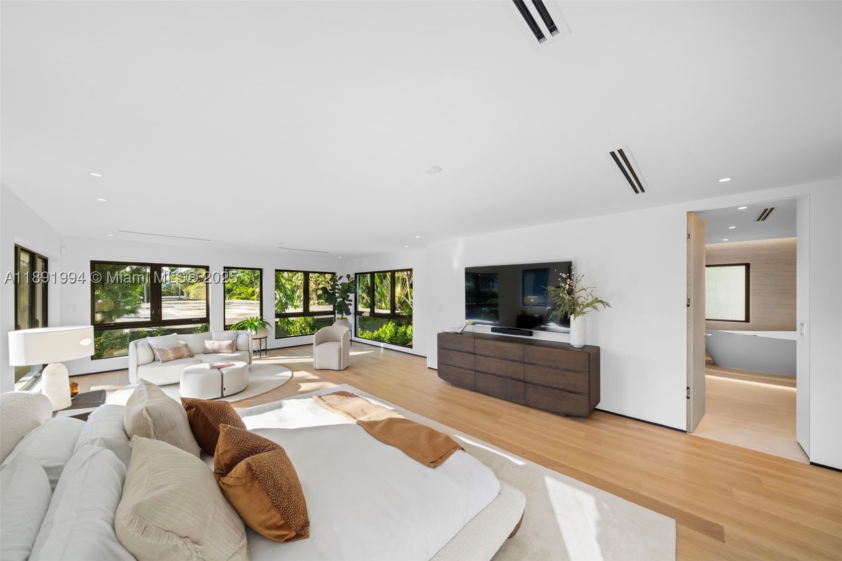 222 E Rivo Alto Dr, Miami Beach FL 33139