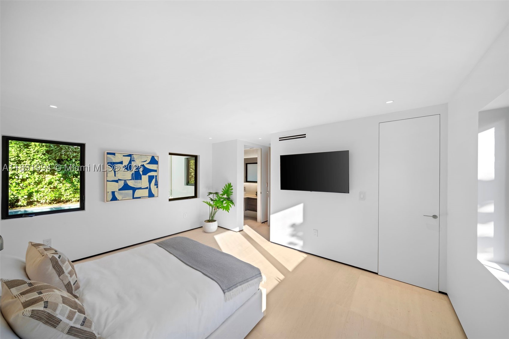 222 E Rivo Alto Dr, Miami Beach FL 33139