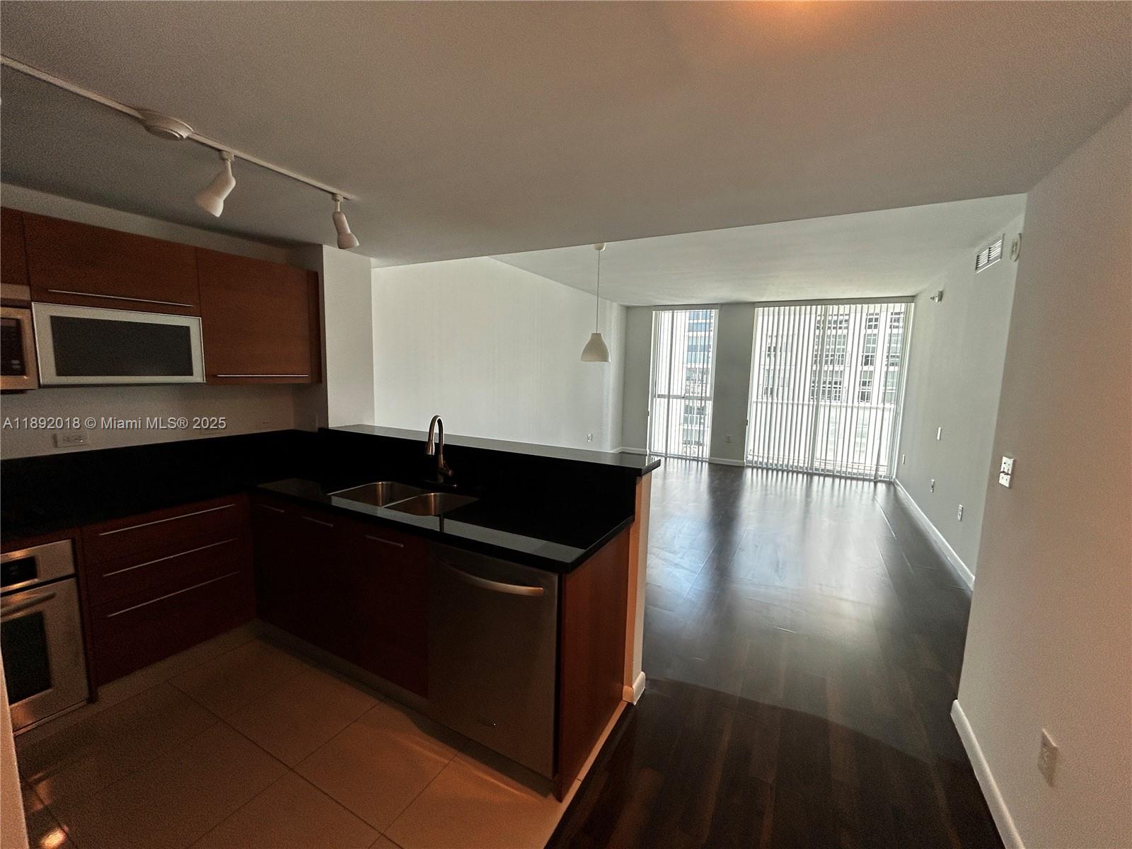 253 NE 2nd St #2806, Miami FL 33132