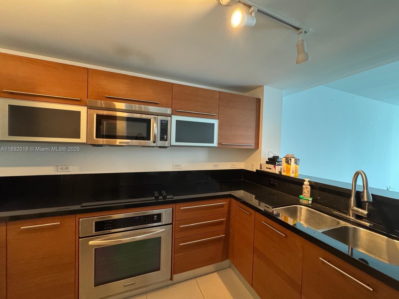 253 NE 2nd St #2806, Miami FL 33132
