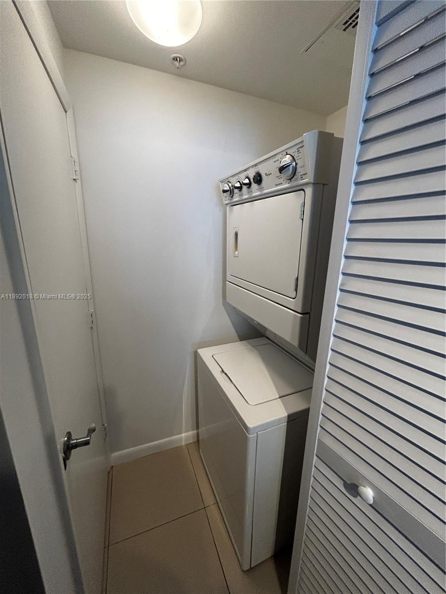 253 NE 2nd St #2806, Miami FL 33132