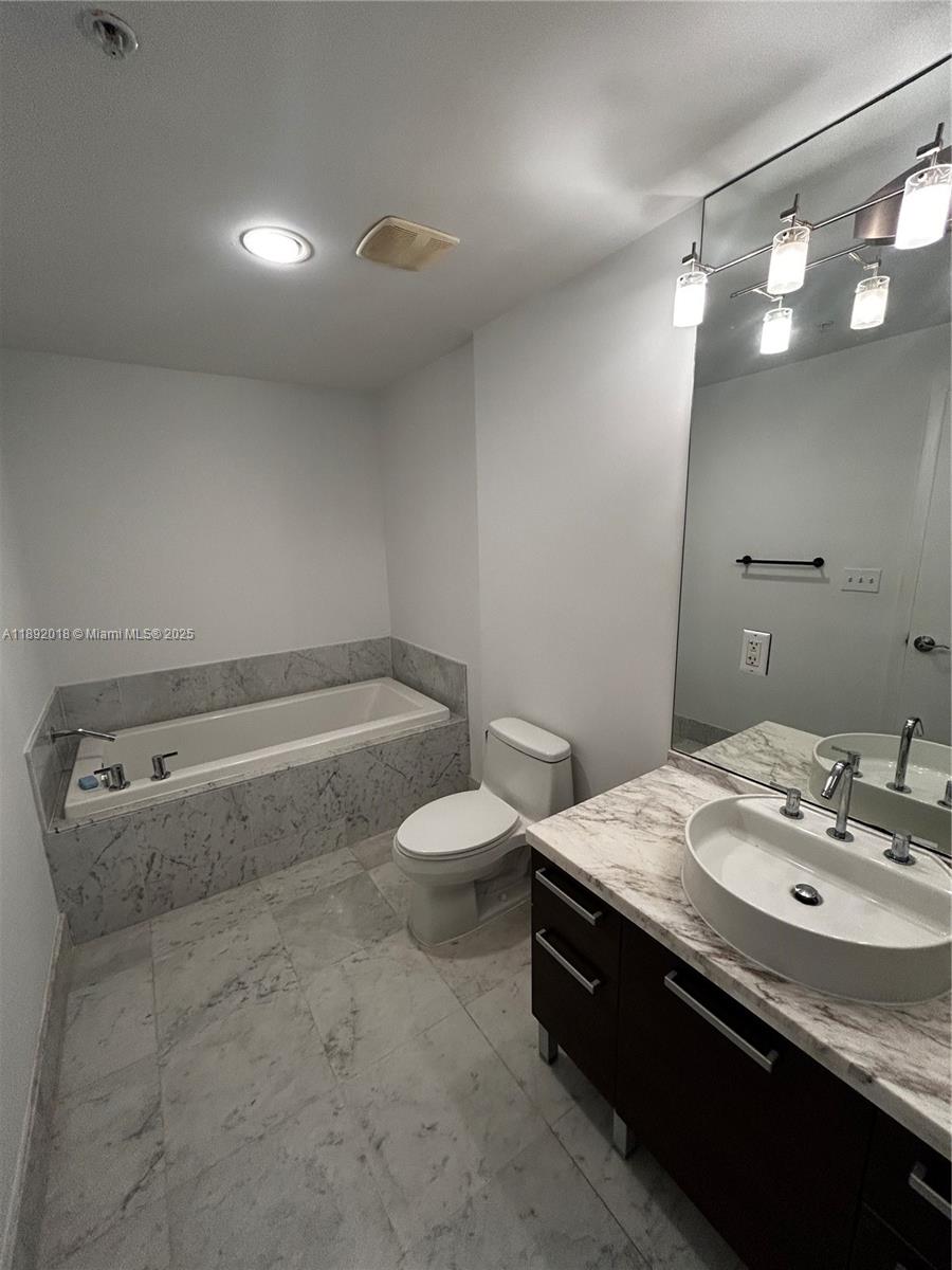 253 NE 2nd St #2806, Miami FL 33132