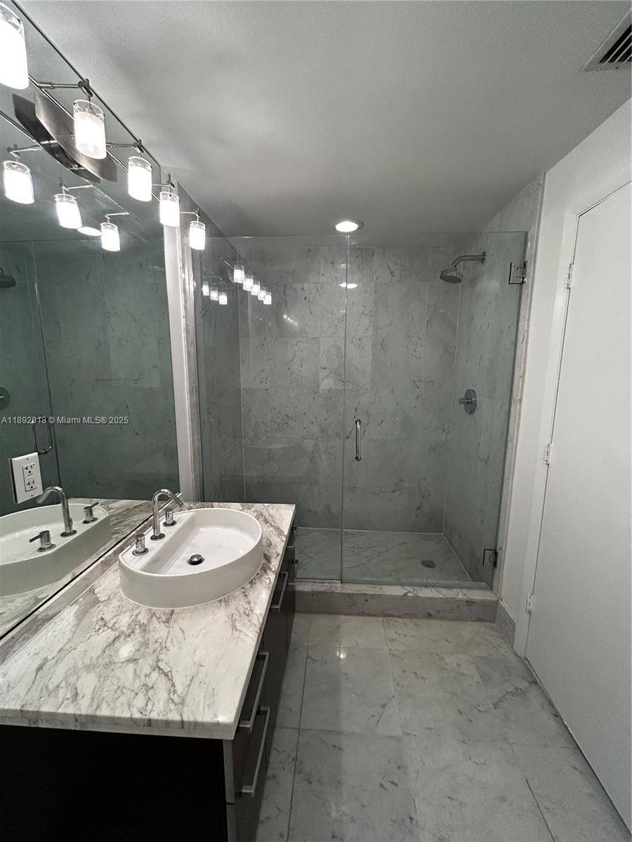 253 NE 2nd St #2806, Miami FL 33132