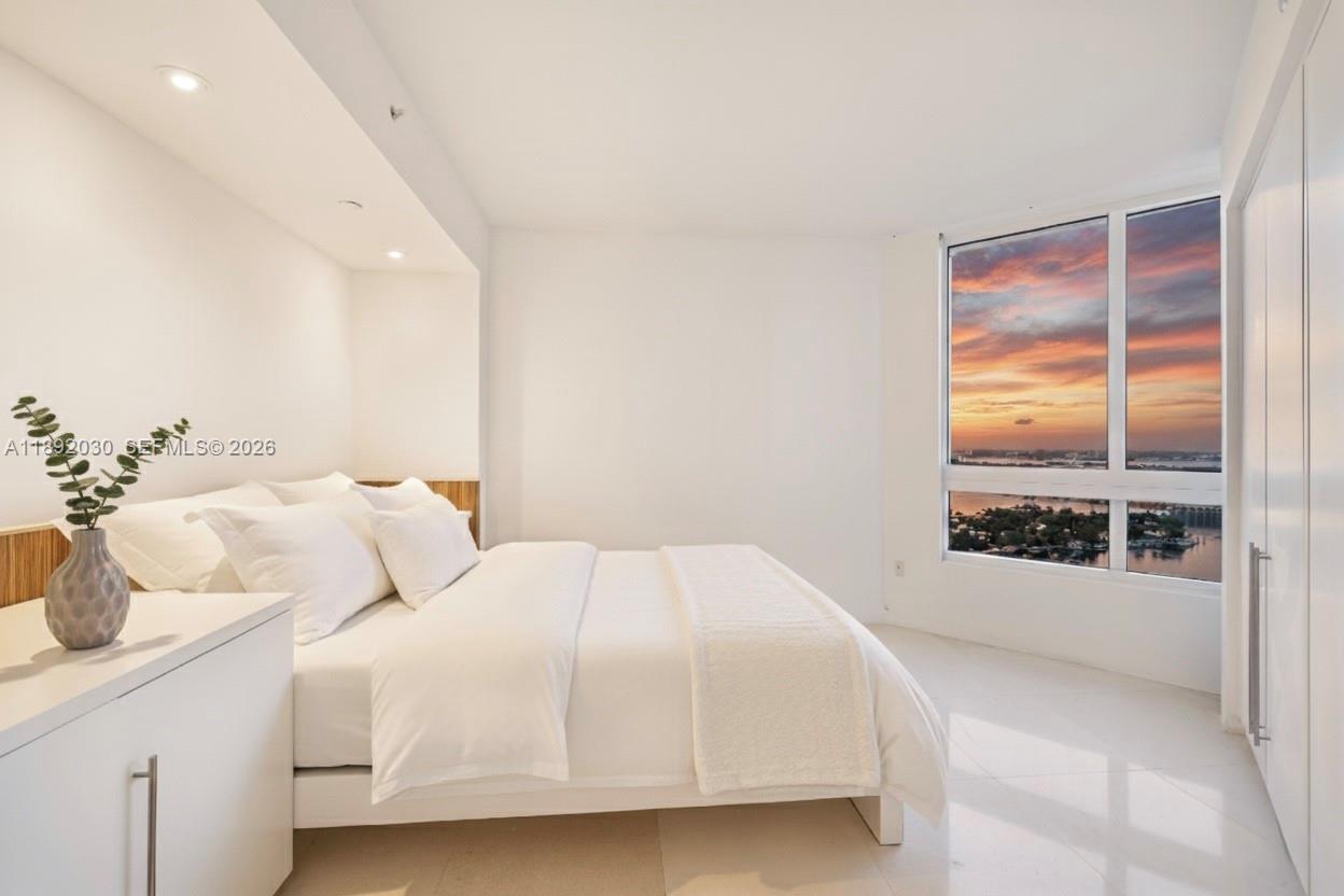 6365 Collins Ave #2901, Miami Beach FL 33141