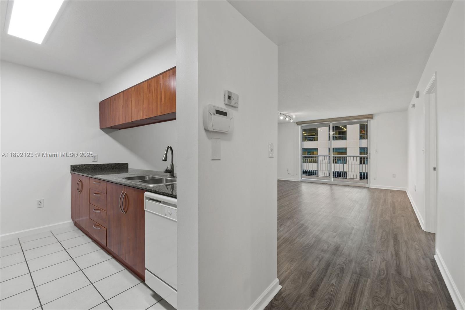 1200 Brickell Bay Dr #3206, Miami FL 33131