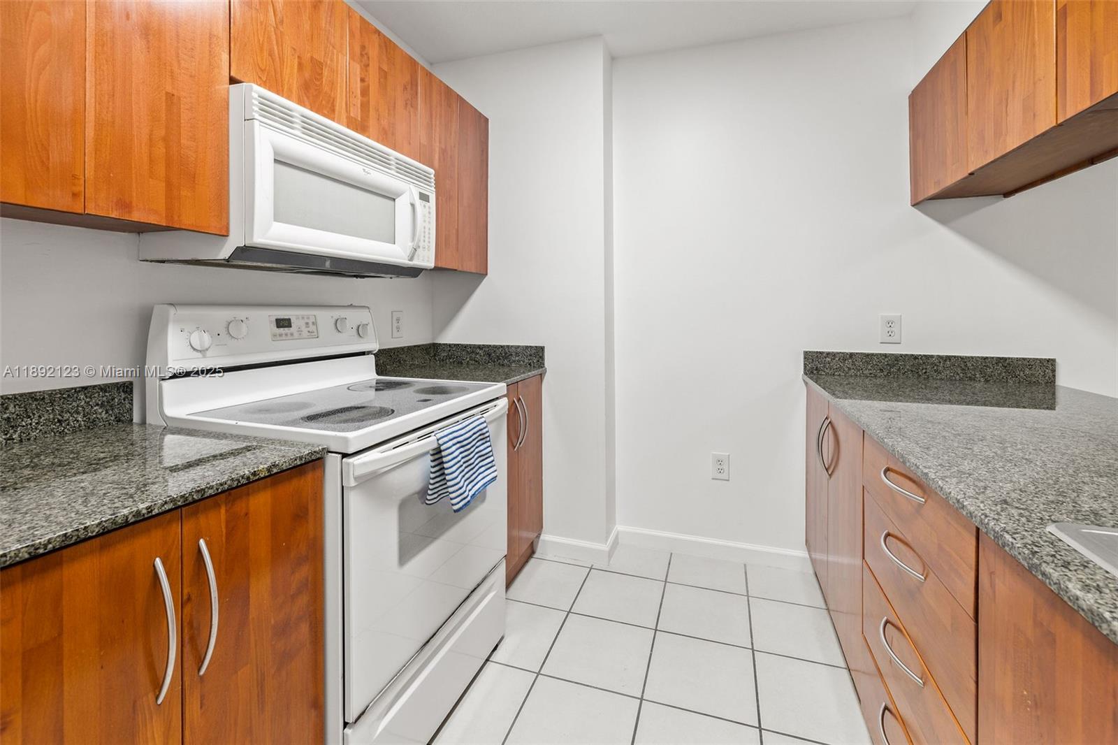 1200 Brickell Bay Dr #3206, Miami FL 33131