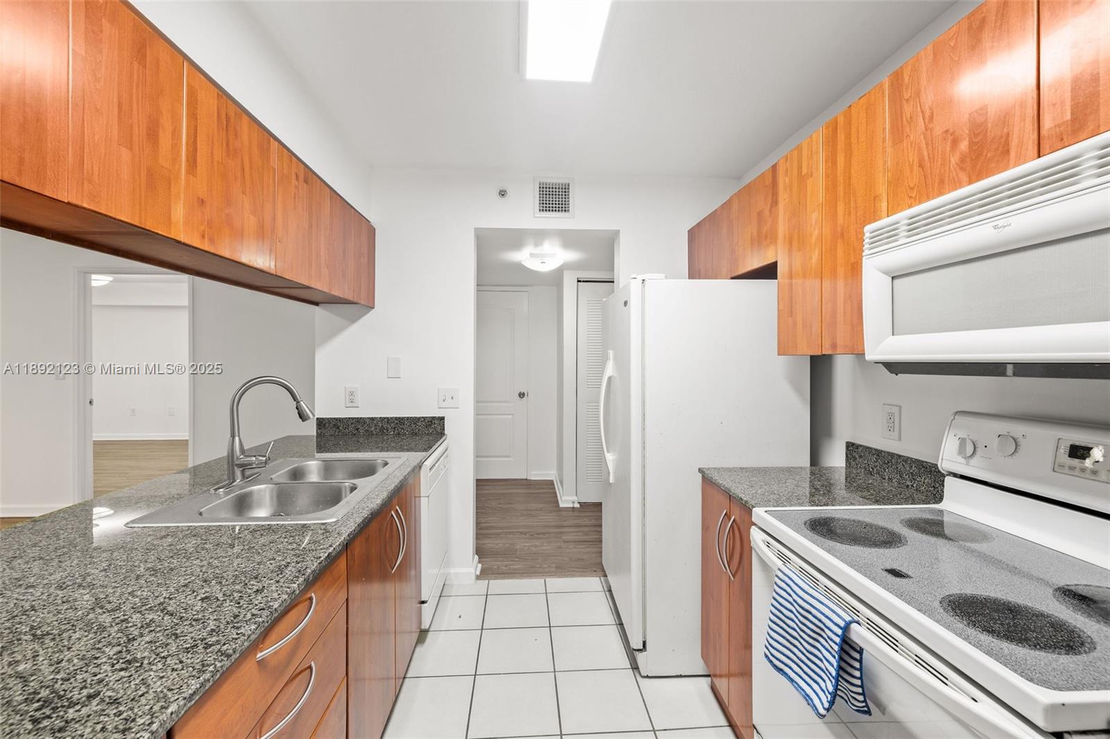 1200 Brickell Bay Dr #3206, Miami FL 33131