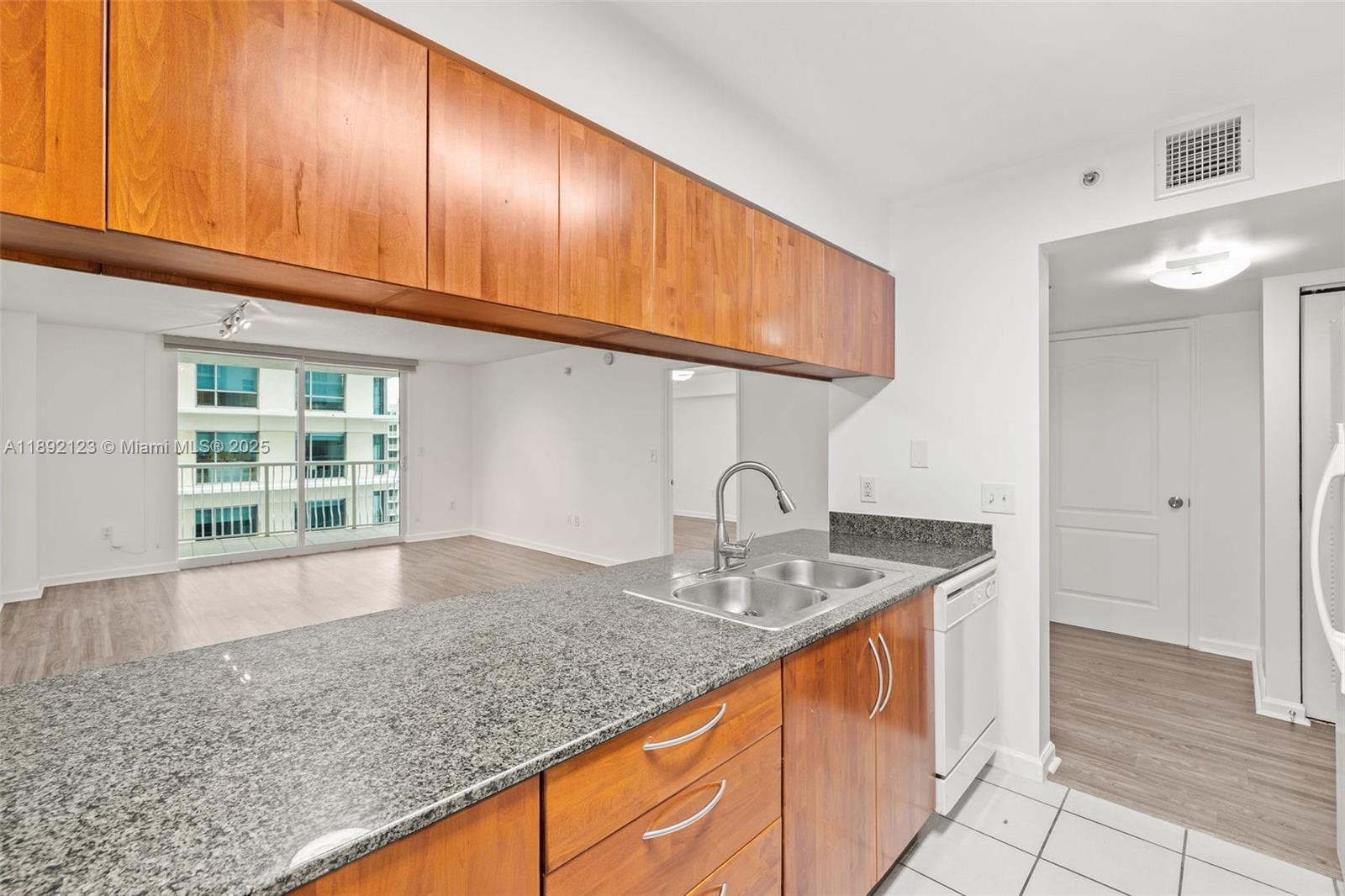 1200 Brickell Bay Dr #3206, Miami FL 33131