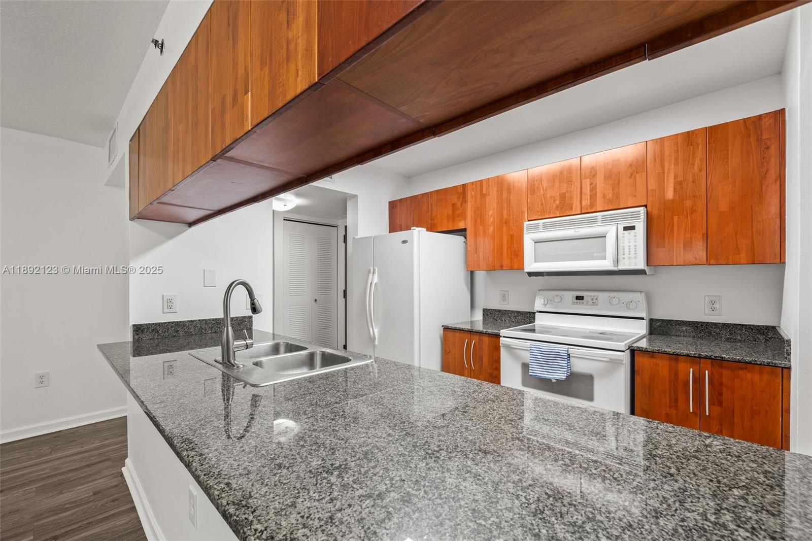 1200 Brickell Bay Dr #3206, Miami FL 33131