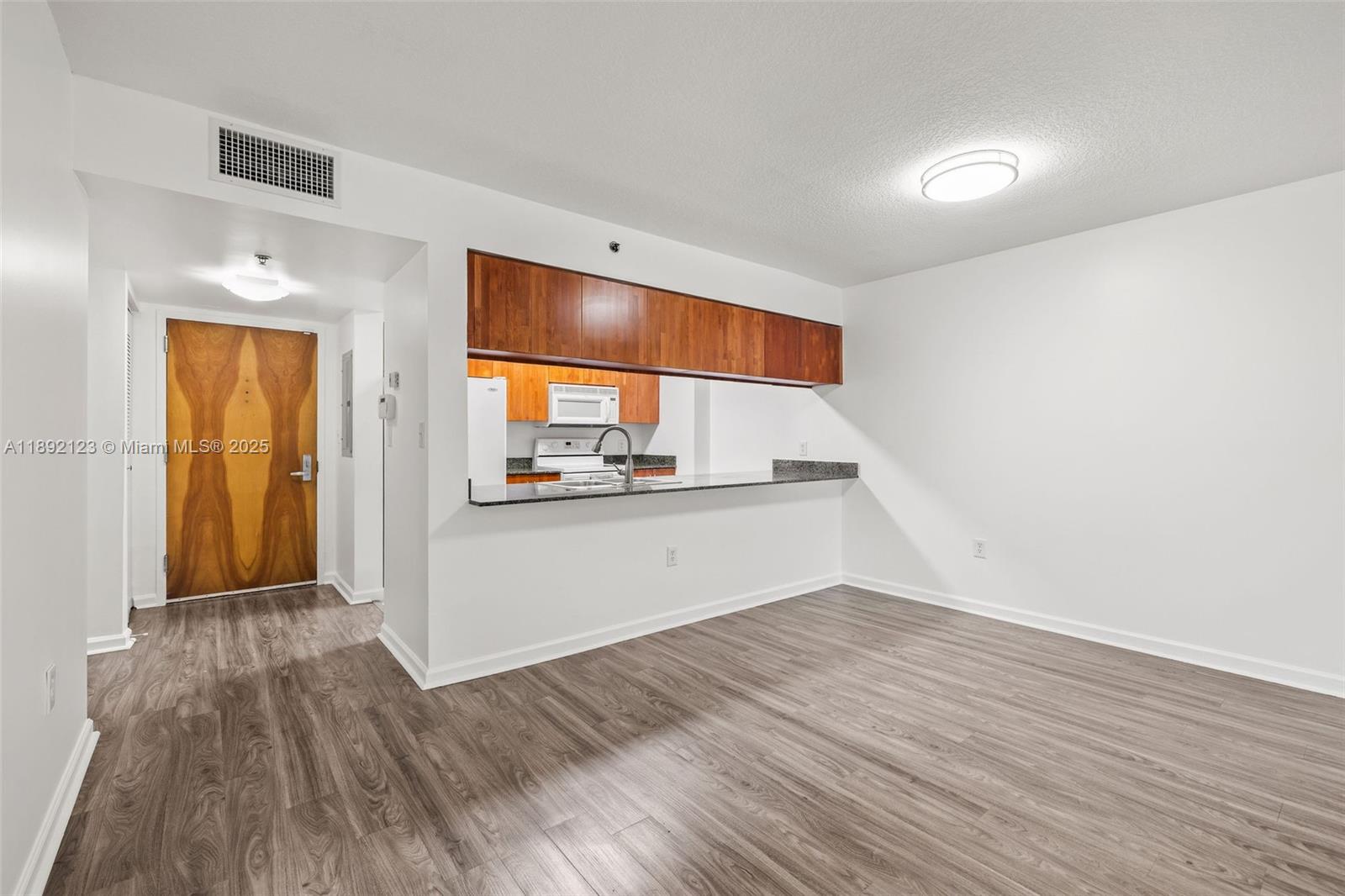 1200 Brickell Bay Dr #3206, Miami FL 33131