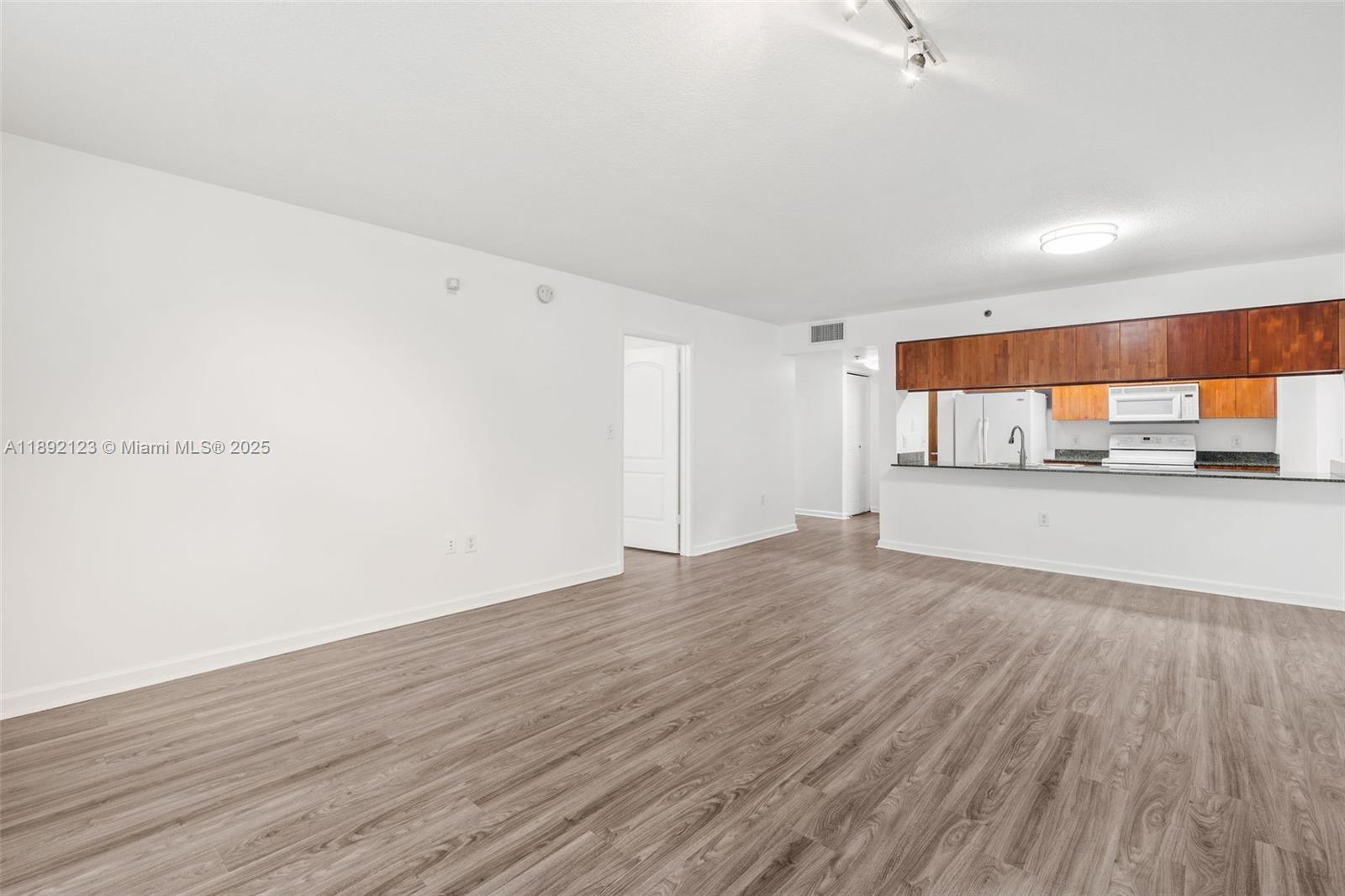 1200 Brickell Bay Dr #3206, Miami FL 33131