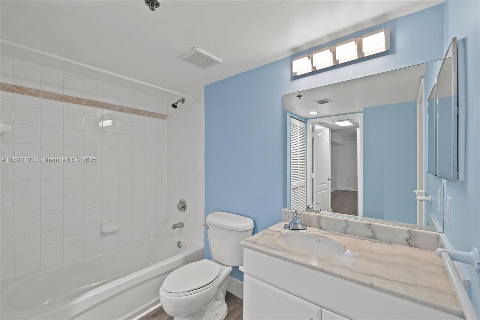 1200 Brickell Bay Dr #3206, Miami FL 33131