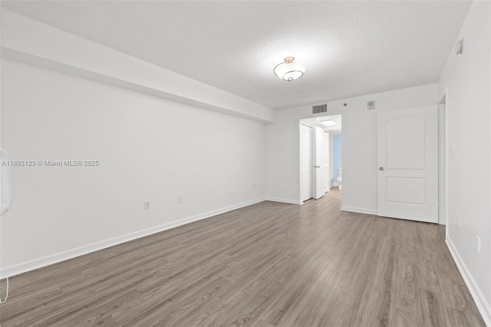 1200 Brickell Bay Dr #3206, Miami FL 33131
