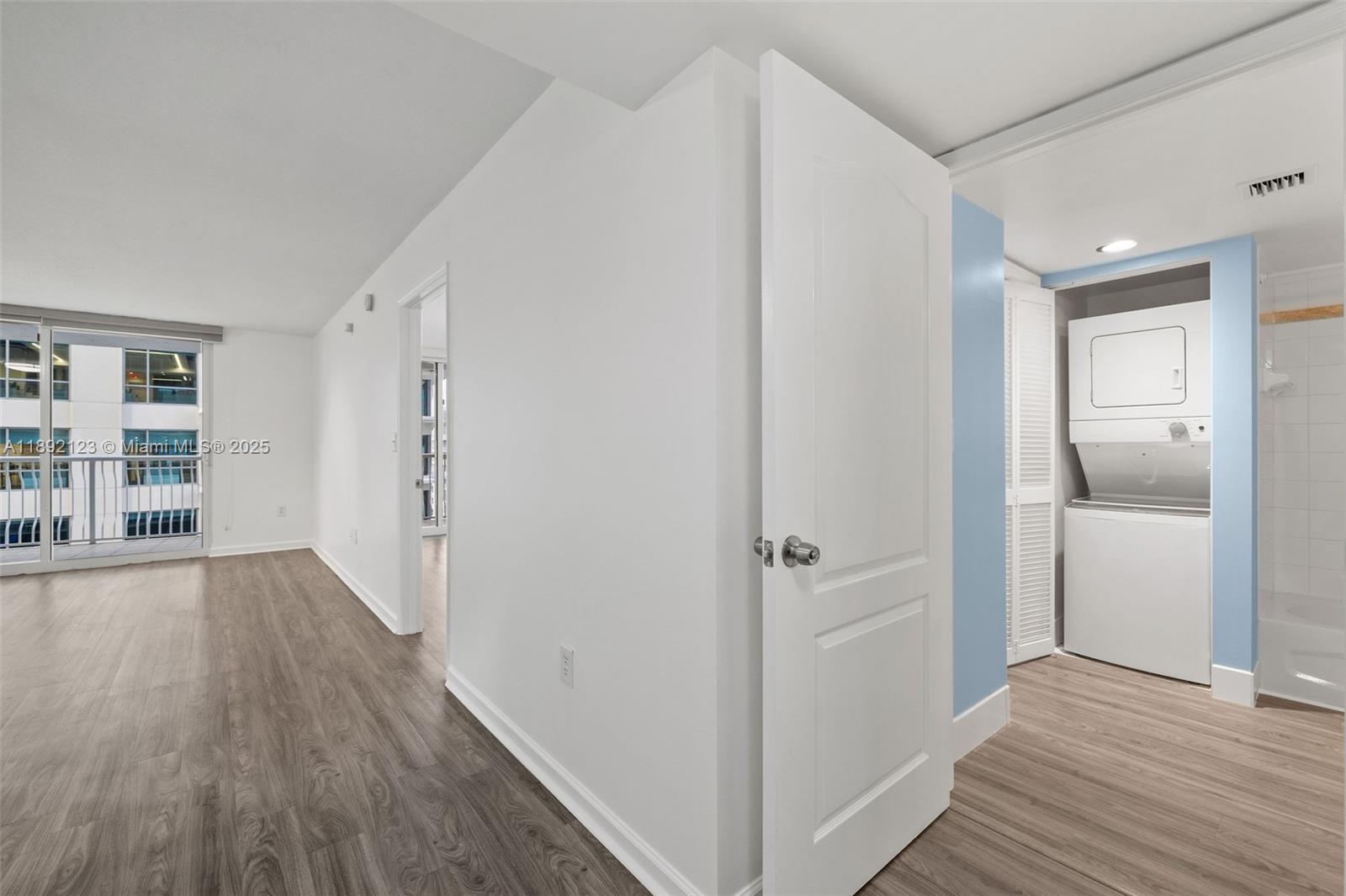 1200 Brickell Bay Dr #3206, Miami FL 33131