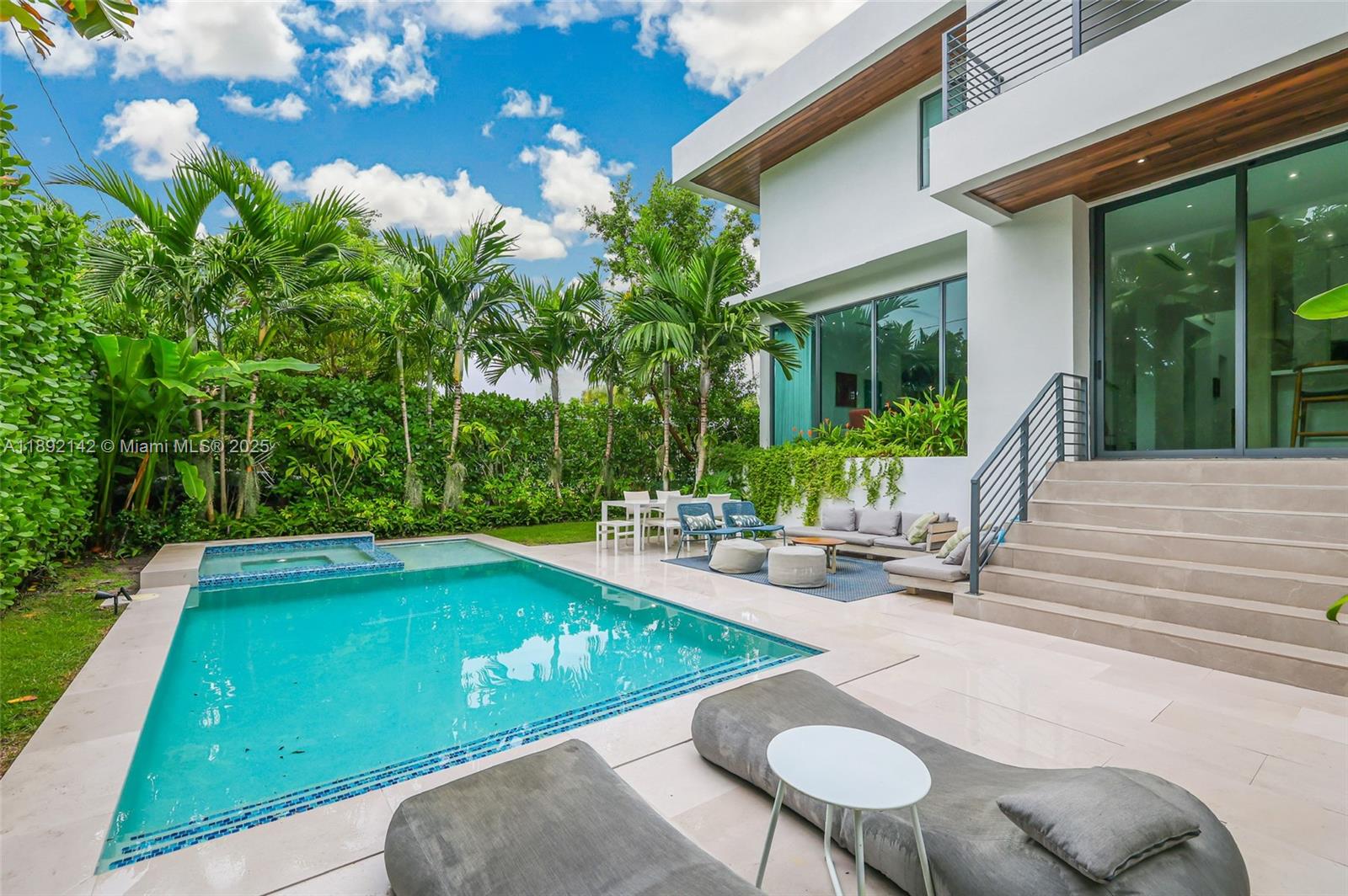 445 Ridgewood Rd, Key Biscayne FL 33149