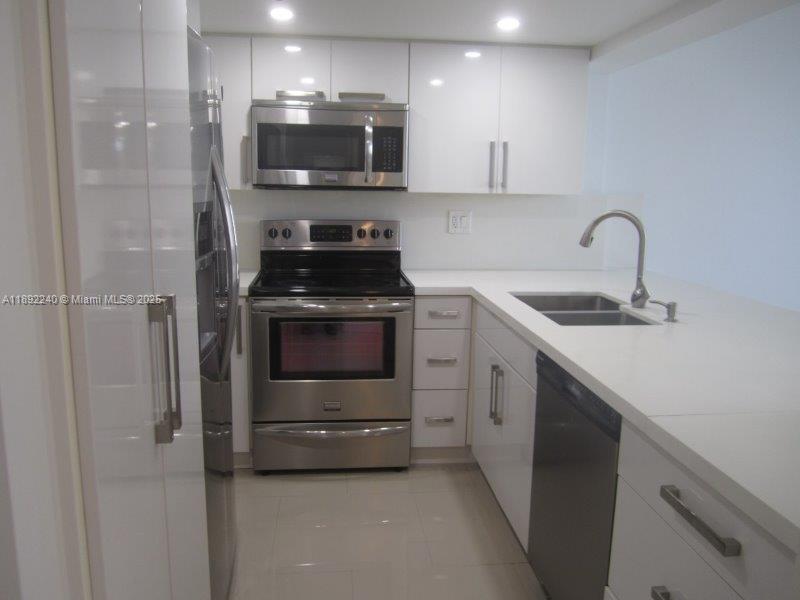 540 Brickell Key Dr #1602, Miami FL 33131