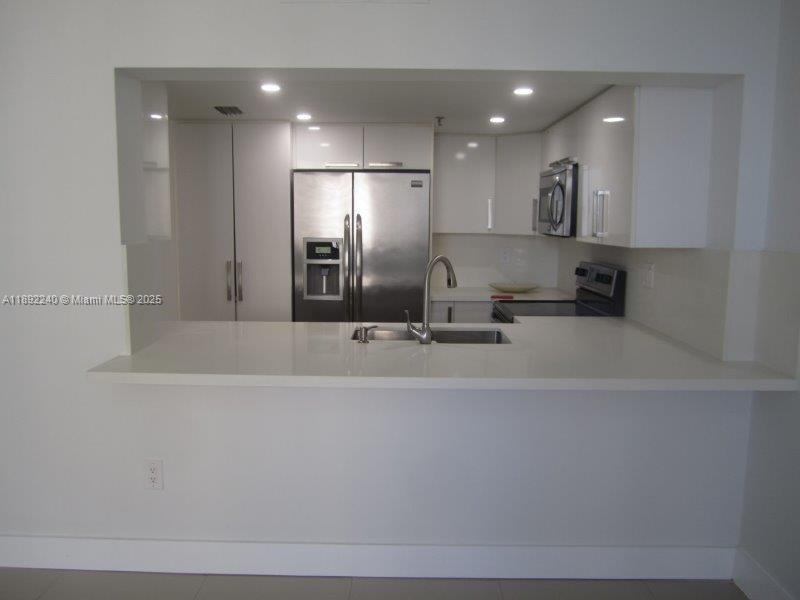 540 Brickell Key Dr #1602, Miami FL 33131