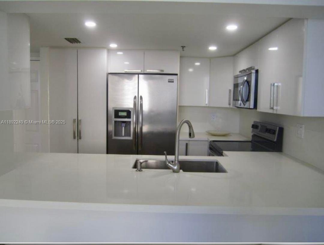 540 Brickell Key Dr #1602, Miami FL 33131
