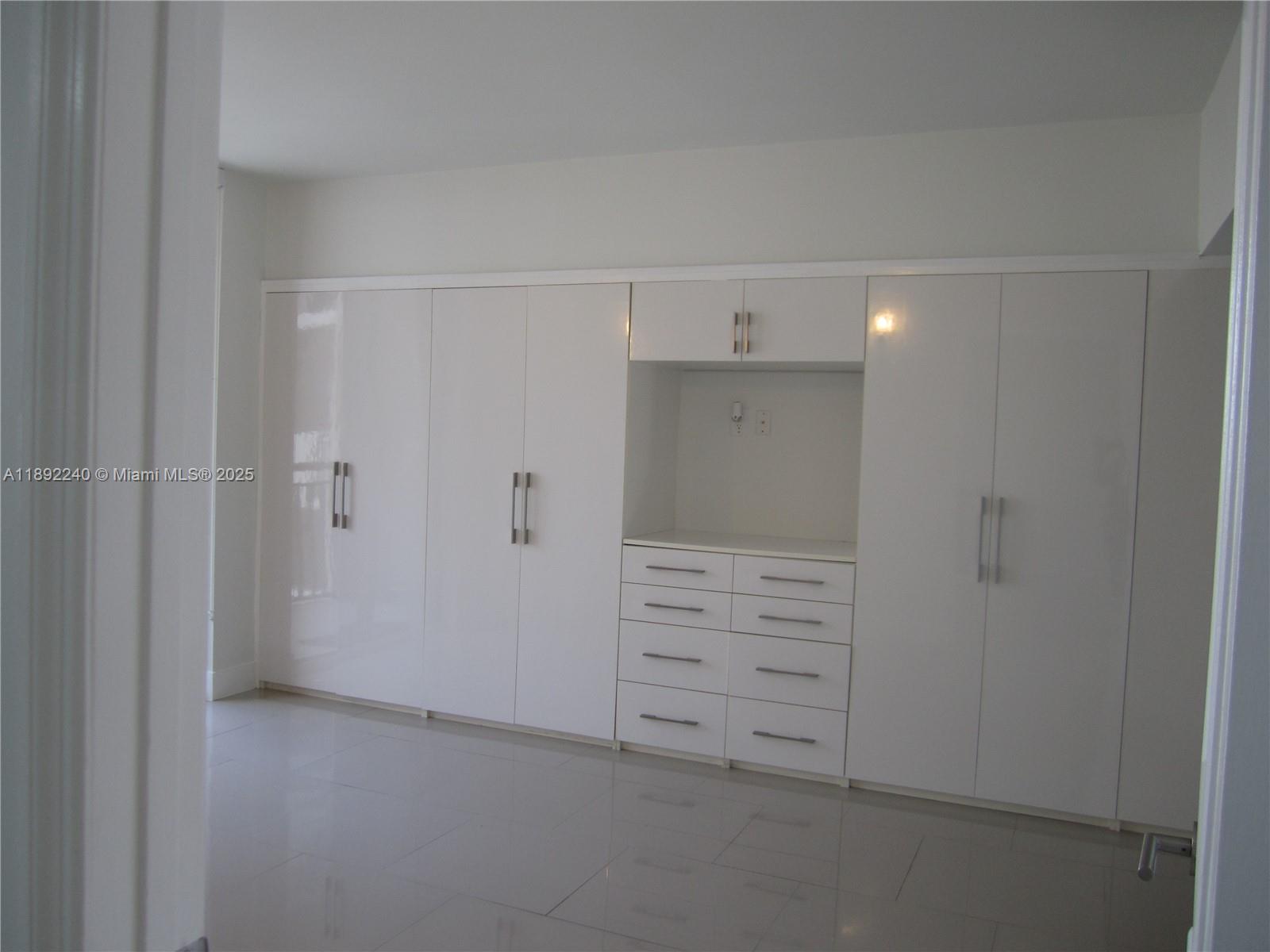 540 Brickell Key Dr #1602, Miami FL 33131