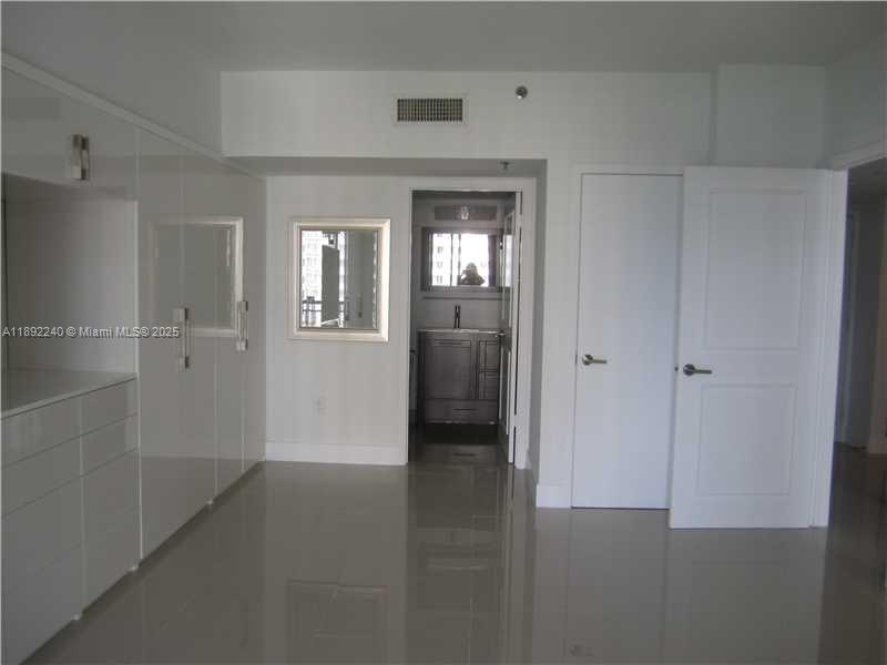 540 Brickell Key Dr #1602, Miami FL 33131