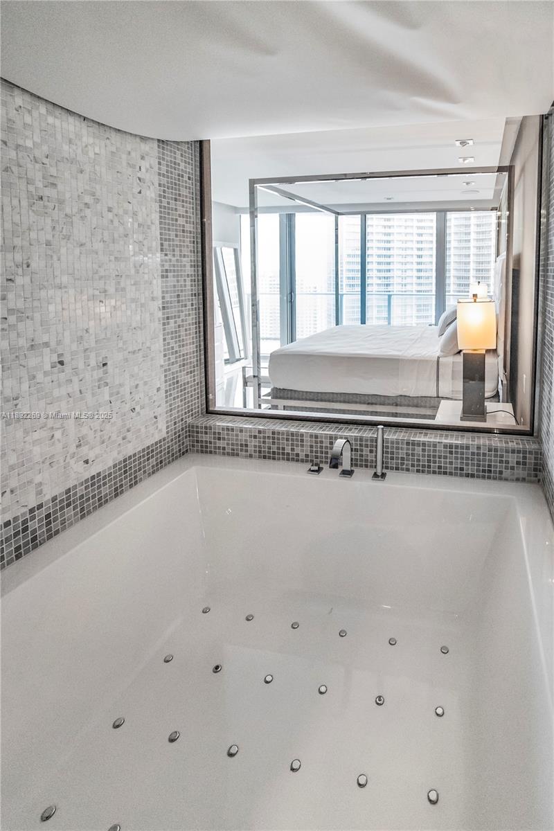 200 Biscayne Boulevard Way #3508, Miami FL 33131