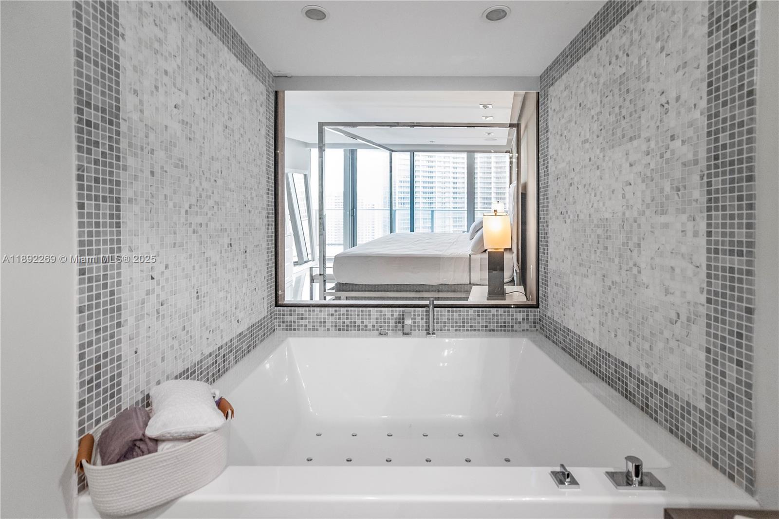 200 Biscayne Boulevard Way #3508, Miami FL 33131