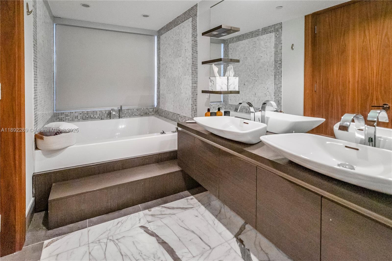 200 Biscayne Boulevard Way #3508, Miami FL 33131