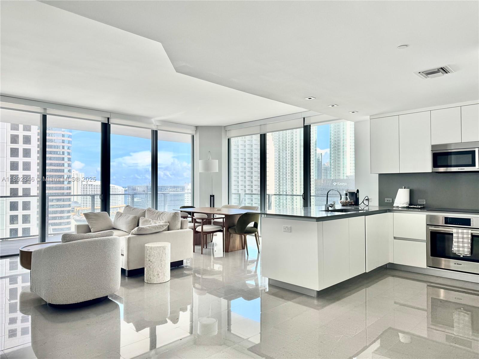 68 SE 6th St #1501, Miami FL 33131