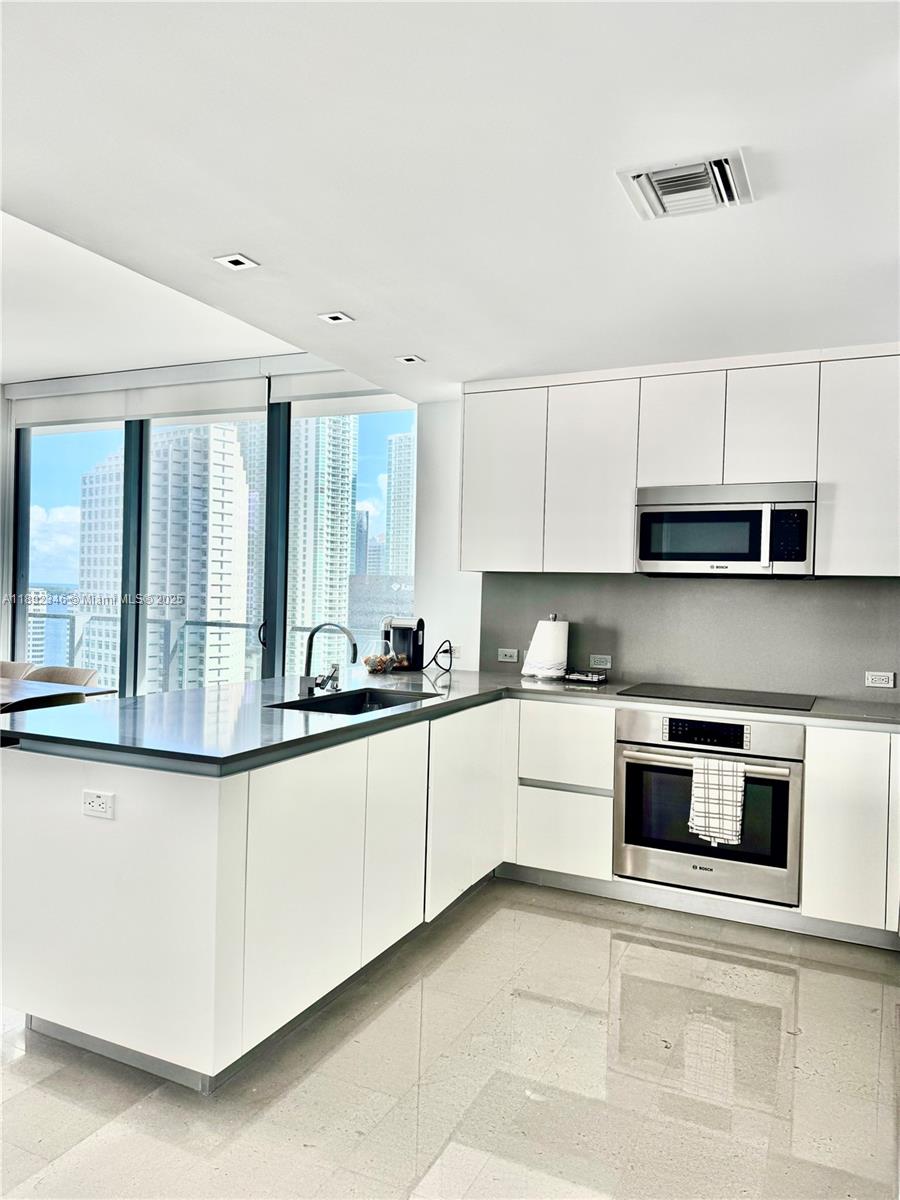 68 SE 6th St #1501, Miami FL 33131