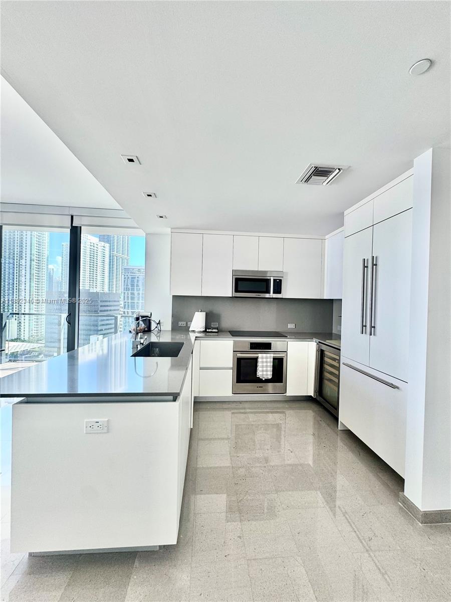 68 SE 6th St #1501, Miami FL 33131