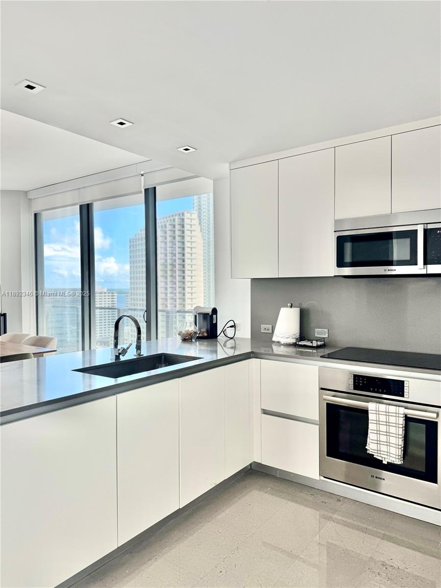 68 SE 6th St #1501, Miami FL 33131