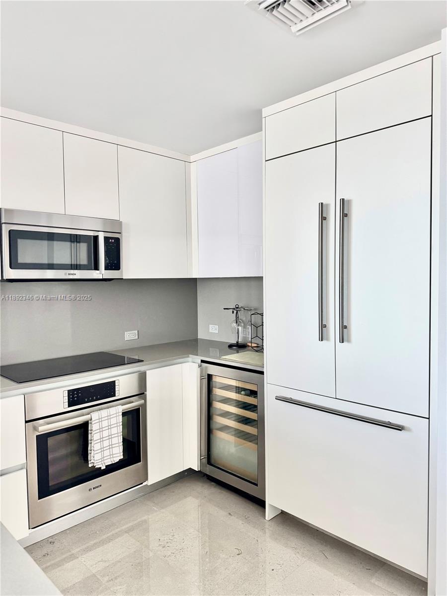 68 SE 6th St #1501, Miami FL 33131
