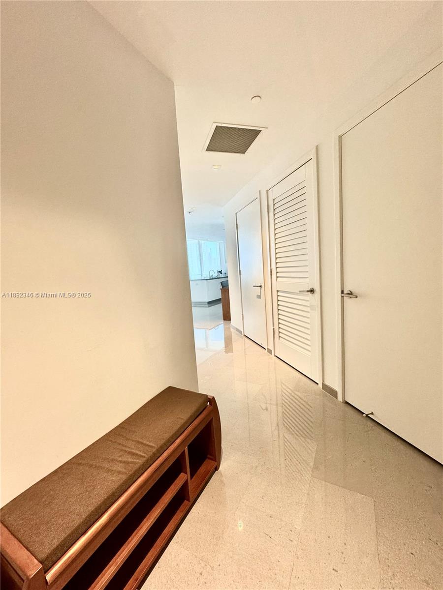 68 SE 6th St #1501, Miami FL 33131