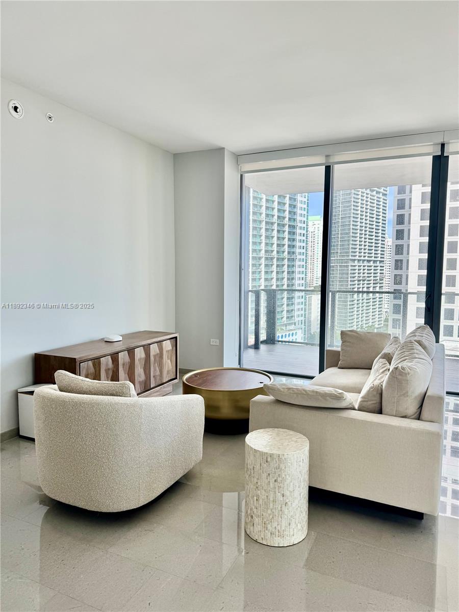 68 SE 6th St #1501, Miami FL 33131
