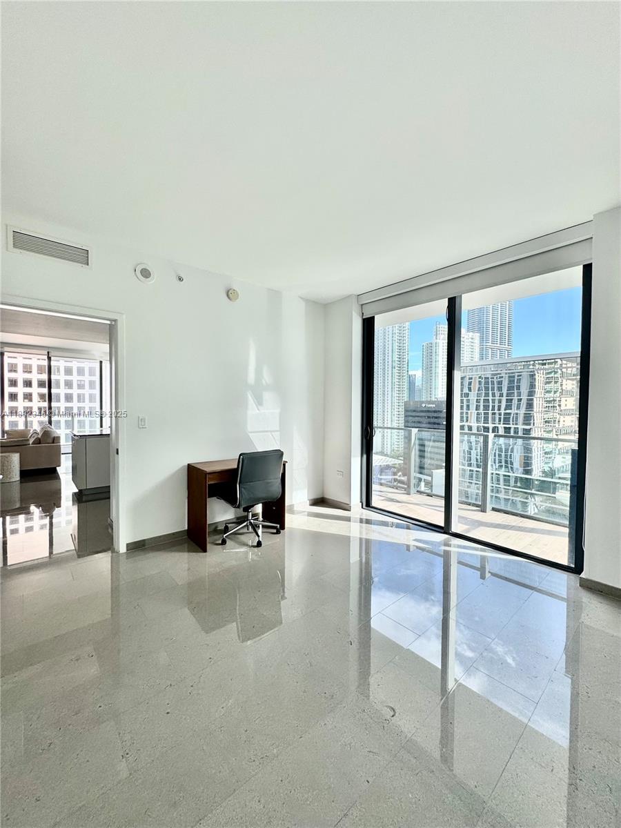 68 SE 6th St #1501, Miami FL 33131