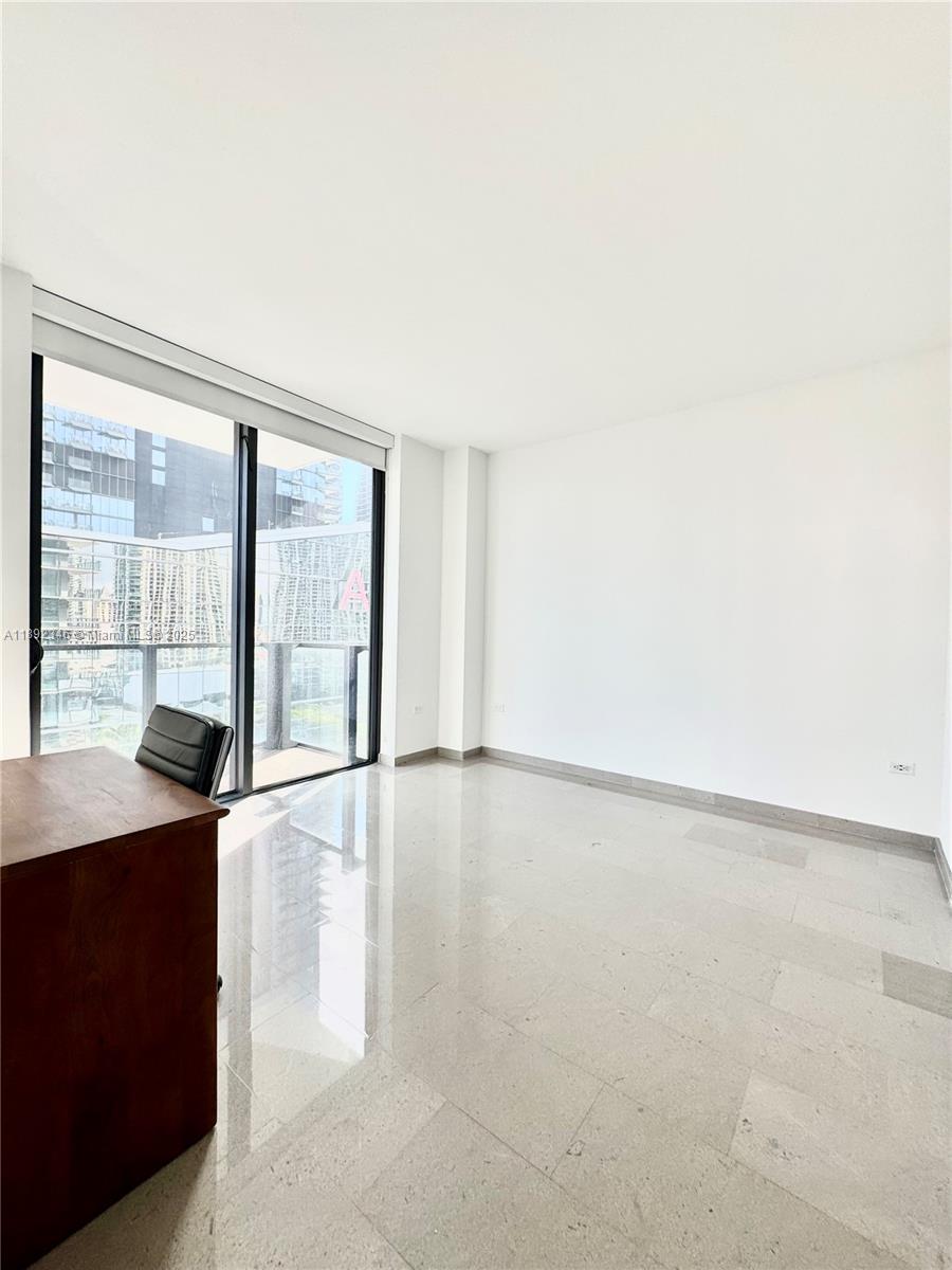 68 SE 6th St #1501, Miami FL 33131