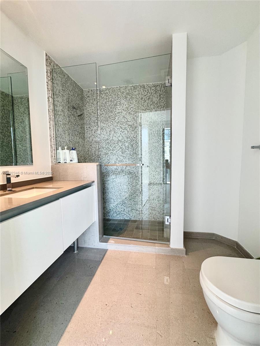 68 SE 6th St #1501, Miami FL 33131