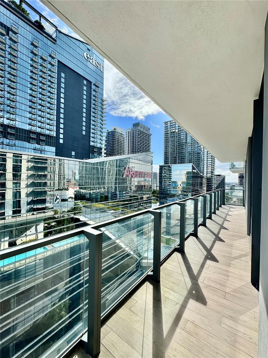 68 SE 6th St #1501, Miami FL 33131