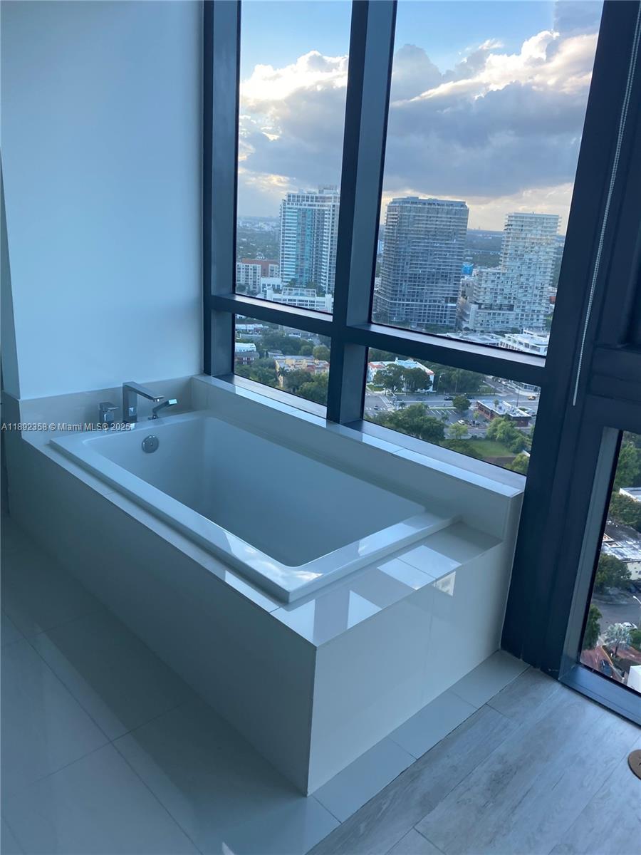 650 NE 32nd St #3108, Miami FL 33137