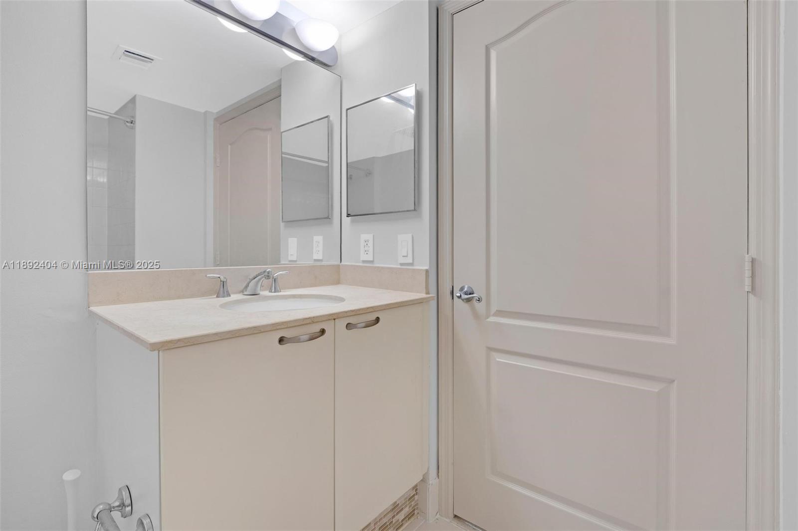 2101 Brickell Ave #1706, Miami FL 33129