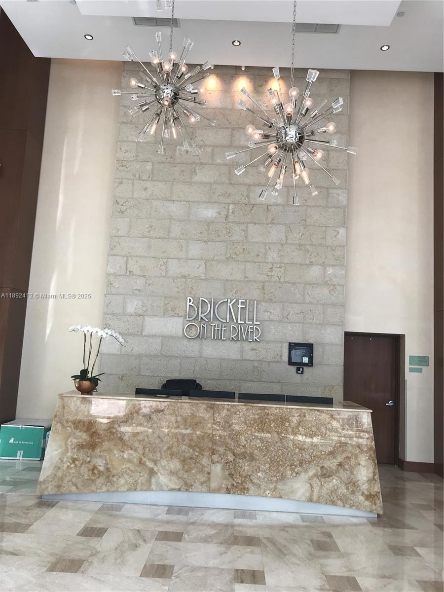 31 SE 5th St #405, Miami FL 33131