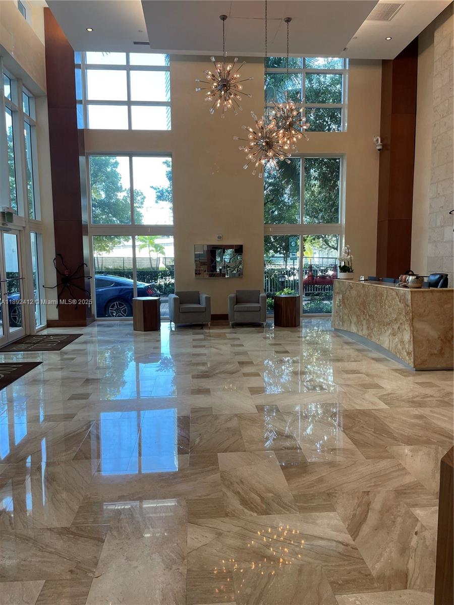 31 SE 5th St #405, Miami FL 33131