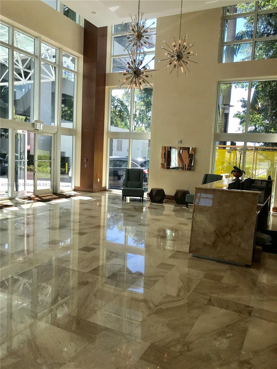 31 SE 5th St #405, Miami FL 33131