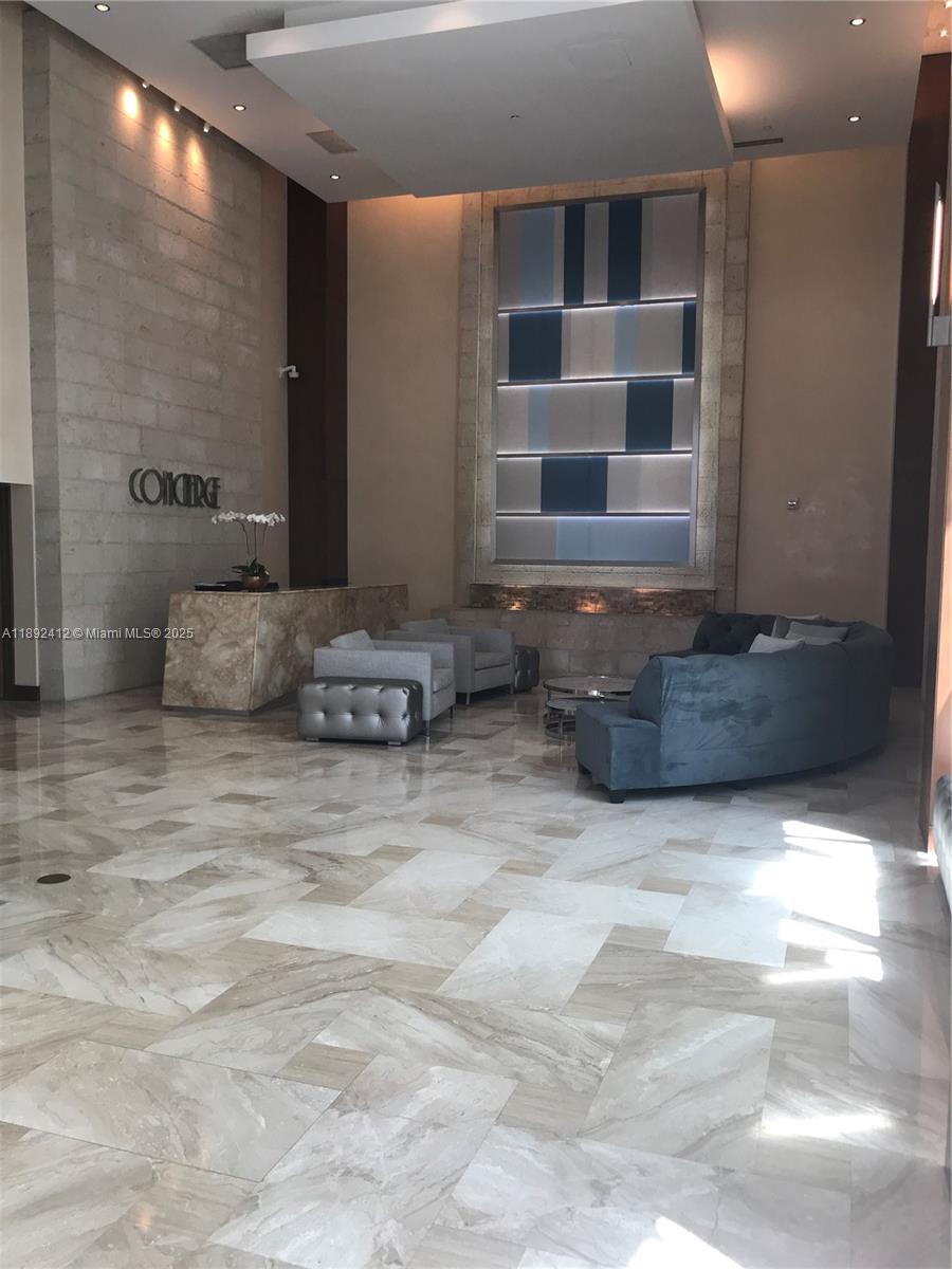 31 SE 5th St #405, Miami FL 33131