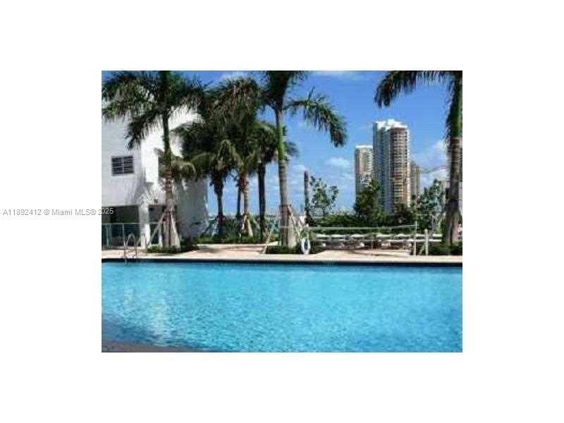 31 SE 5th St #405, Miami FL 33131