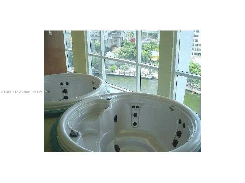 31 SE 5th St #405, Miami FL 33131